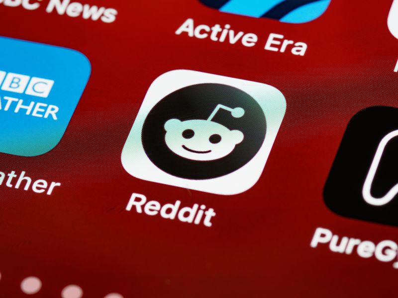 Die Macht der Massen: Reddit entfernt Moderatoren und reformiert Community-RegelnReddit,Moderatoren,Community-Regeln,MachtderMassen,Reform,sozialeMedien