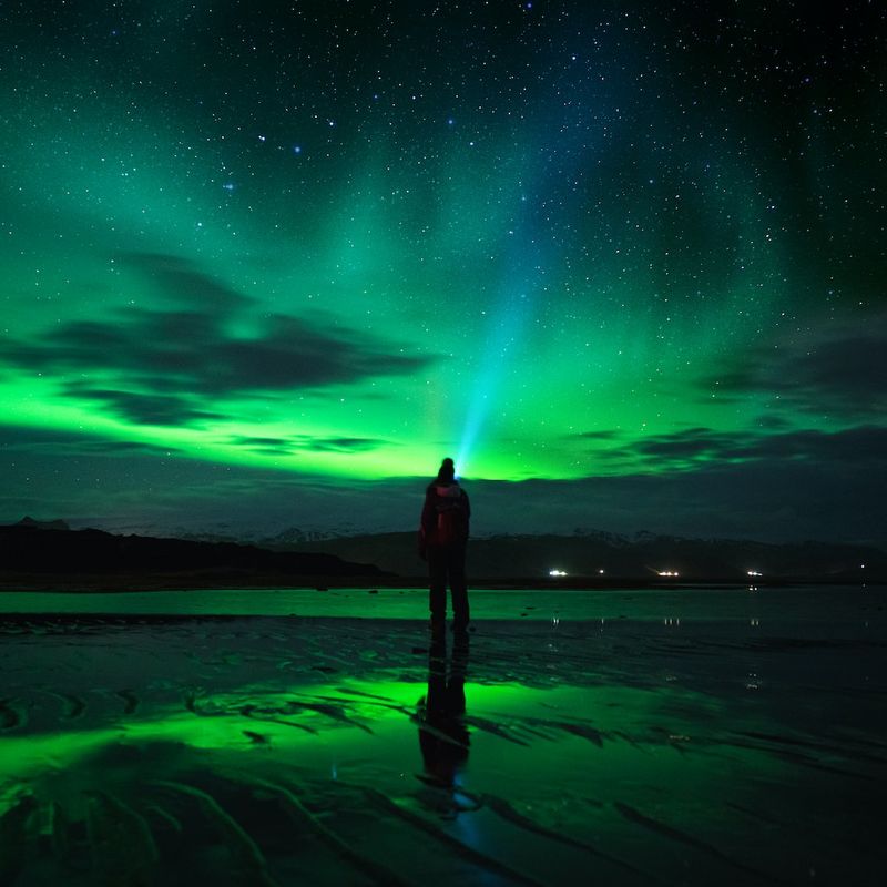 Das spektakuläre Schauspiel der Polarlichter über Deutschland: Einzigartige Farbenpracht am norddeutschen Himmel Title: Polarlichter über Deutschland: Ein unvergessliches Farbenspiel am norddeutschen HimmelPolarlichter,Deutschland,Farbenspiel,Norddeutschland,Schauspiel